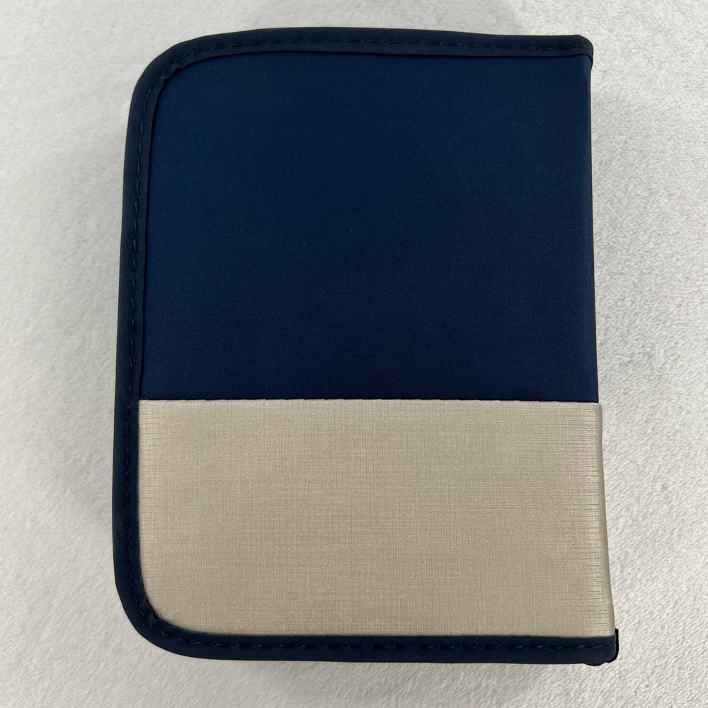 United Airlines Polaris Business Class Amenity Kit - Picture 2 of 10